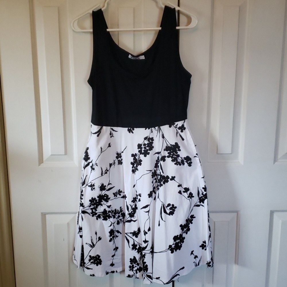 Sleeveless B&W Floral Dress